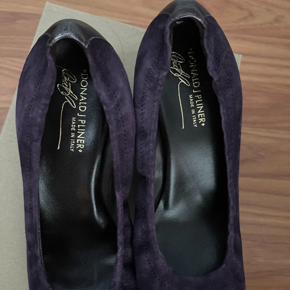 Donald J Pliner - Vintage Purple Velvet Heels - Picture 3 of 5
